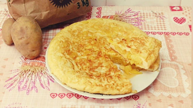 Tortilla de patatas hecha con Patatas Tarsa