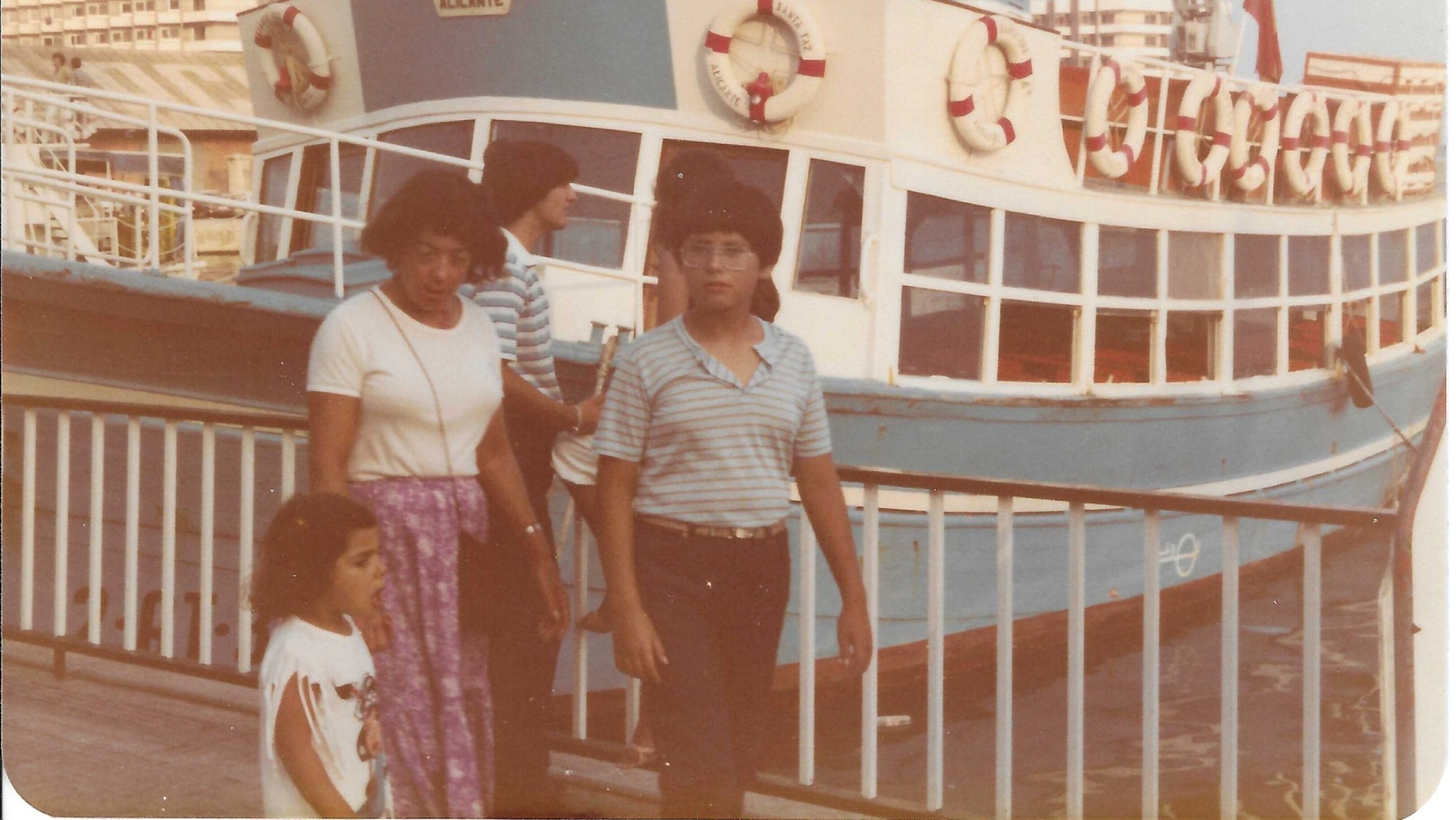 Mi madre cuidando de mi hermano y de mi antes del Alzheimer